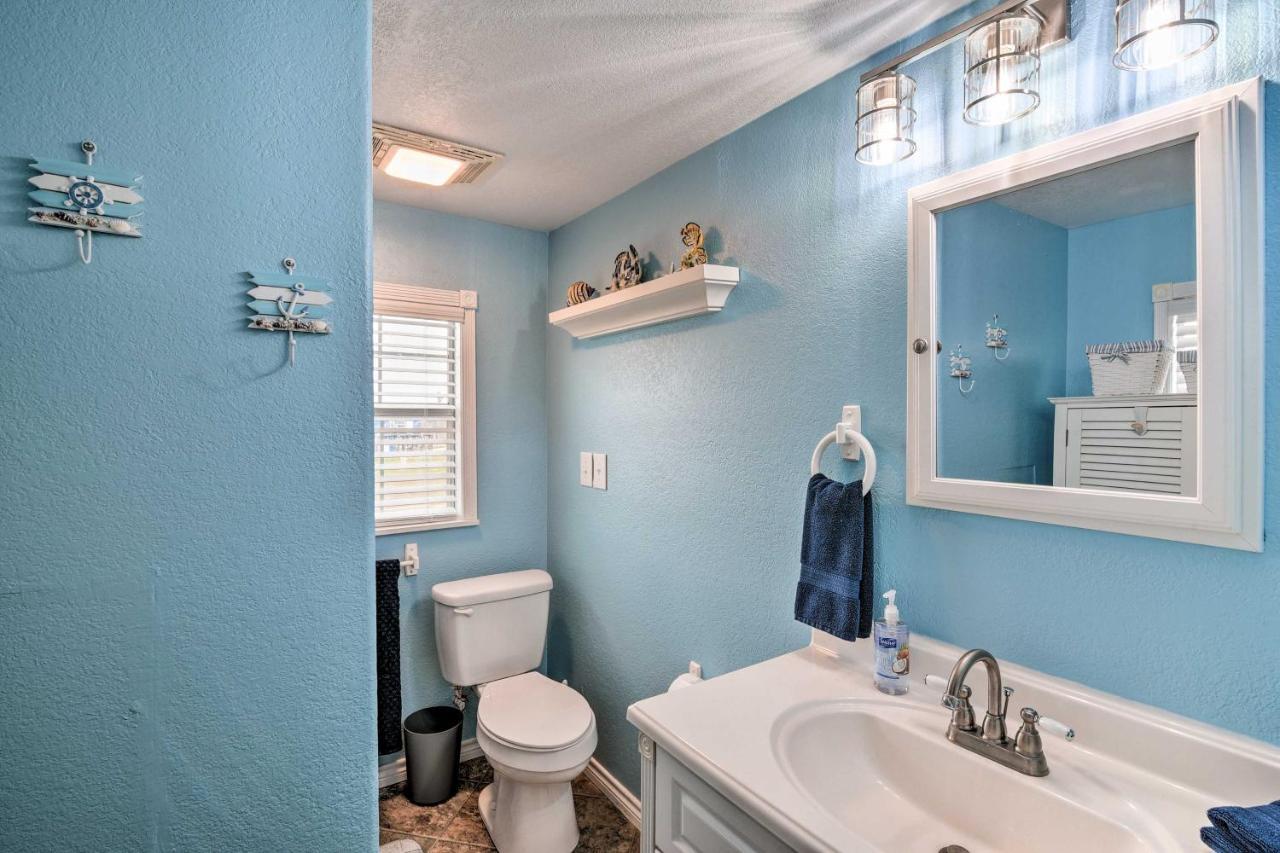 Surfside Beach Gem With Deck - 1 Block To Shore! Freeport Esterno foto