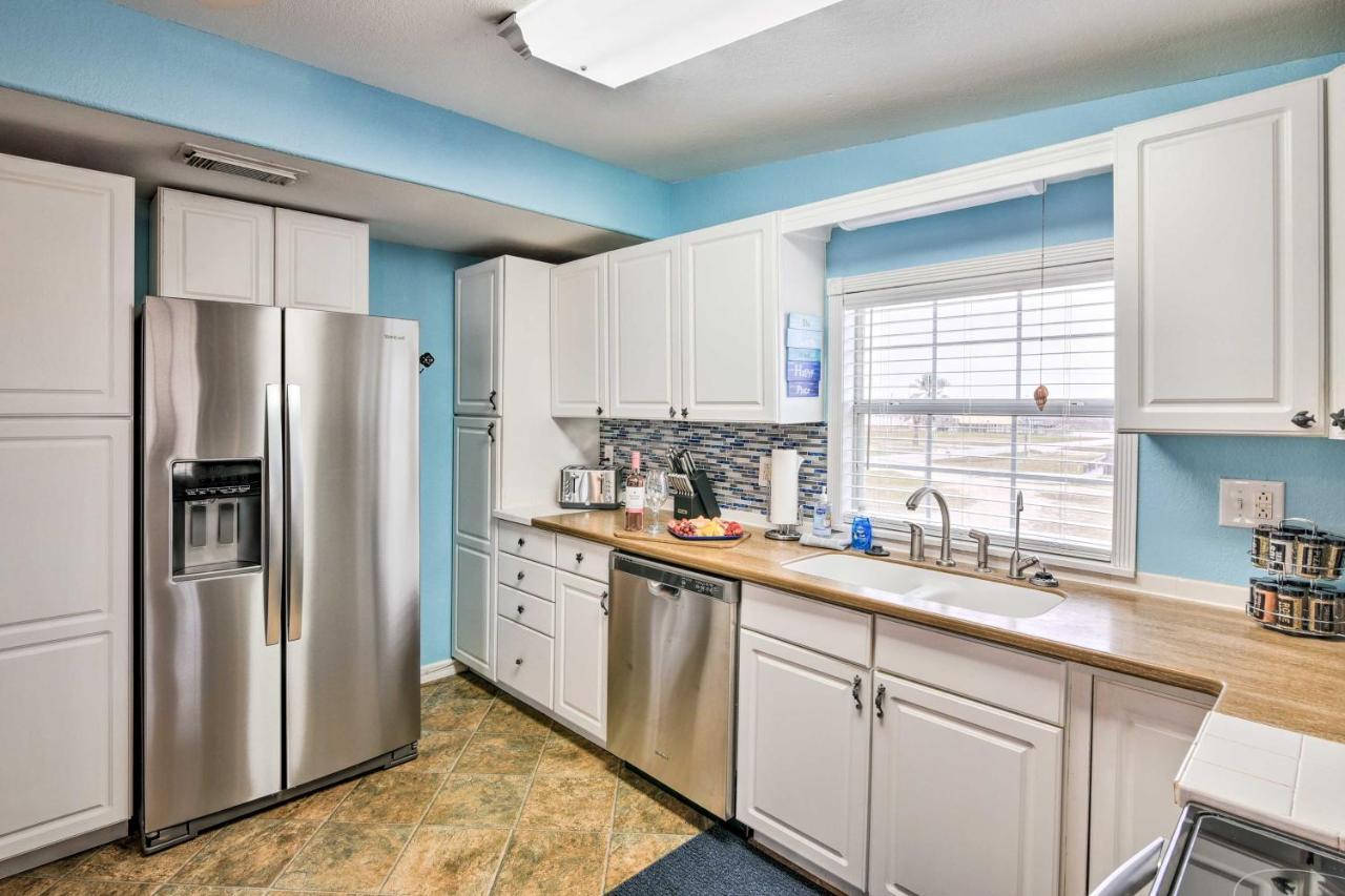 Surfside Beach Gem With Deck - 1 Block To Shore! Freeport Esterno foto