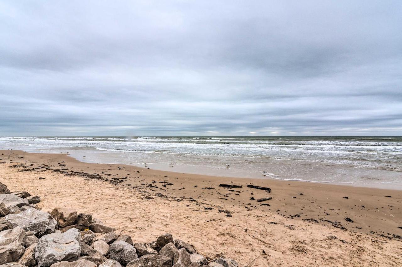 Surfside Beach Gem With Deck - 1 Block To Shore! Freeport Esterno foto